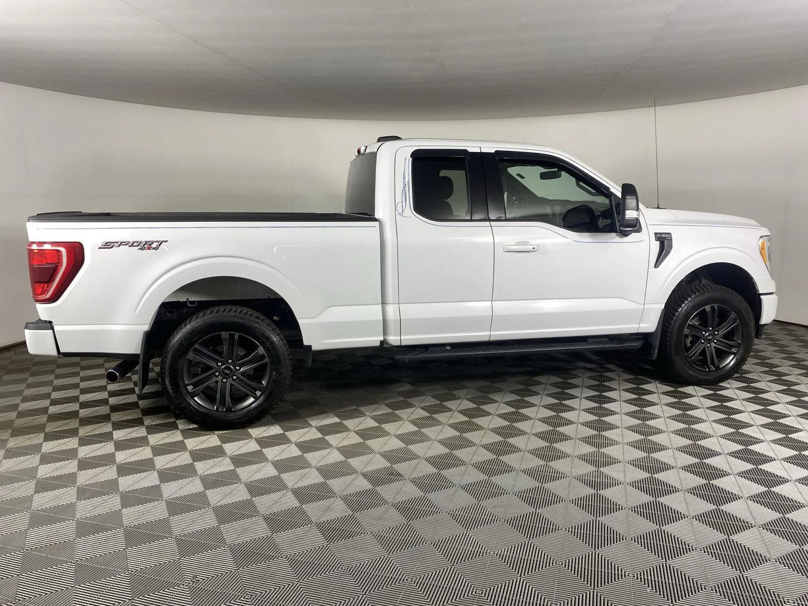 Used 2021 Oxford White Ford XLT image 18