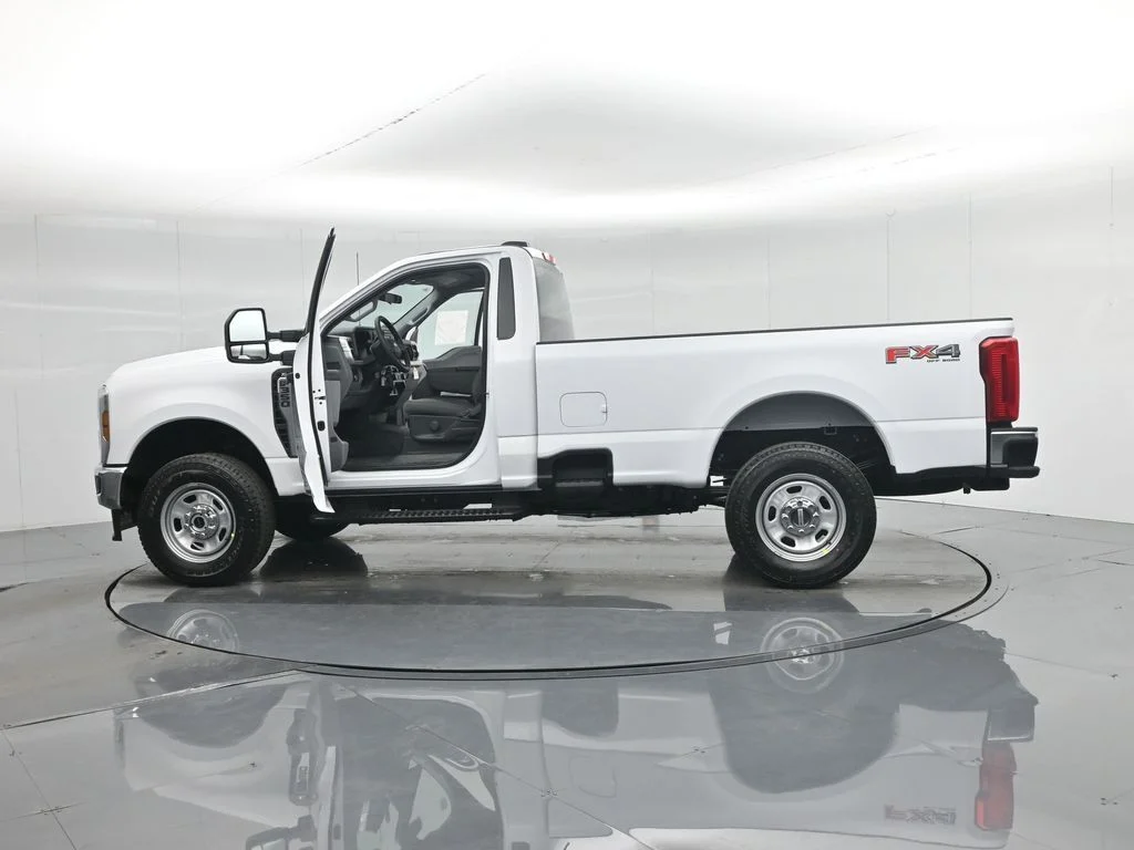 New 2026 Oxford White Ford XL image 30