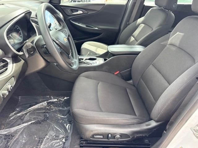 Used 2025 White Chevrolet LT image 11
