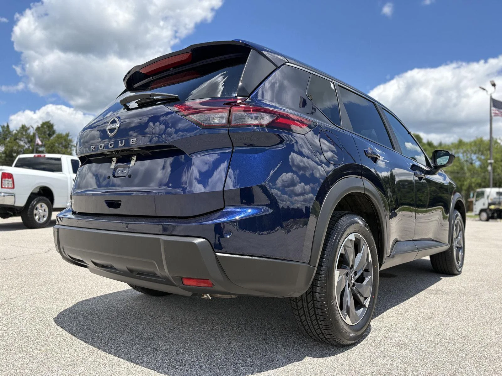 Used 2025 Deep Ocean Blue Pearl Nissan SV image 22