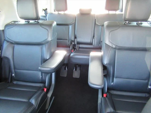 Used 2025 Silver Ford Platinum image 18