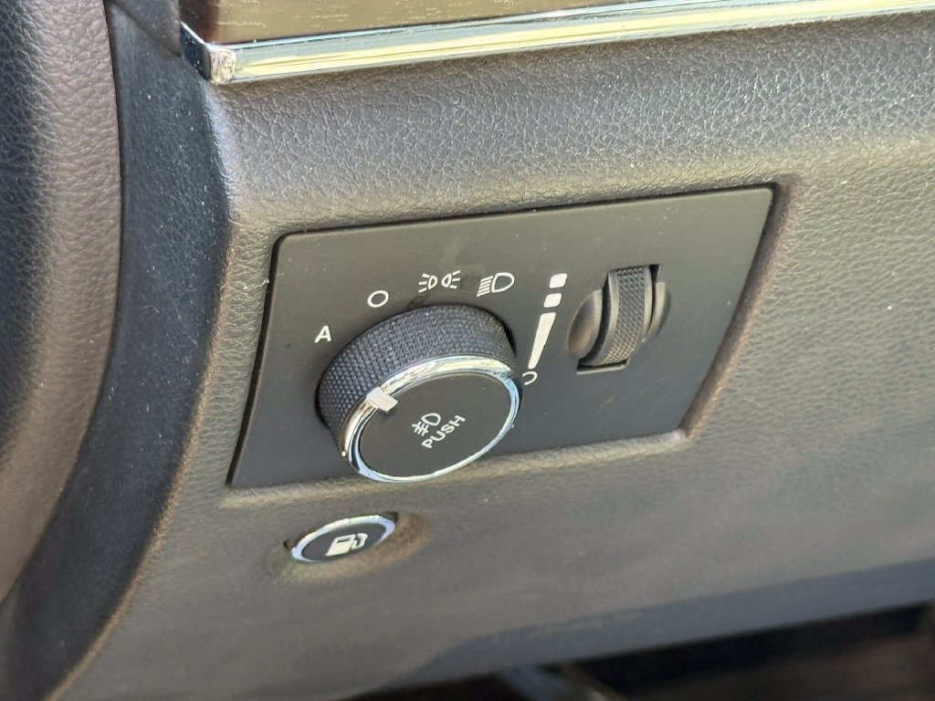Used 2018 Gray Jeep Limited image 11