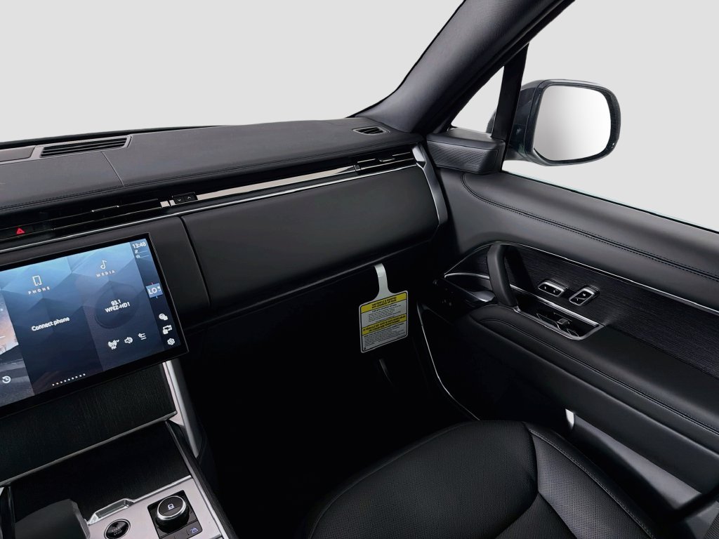 New 2027 Fuji White Land Rover SE image 25
