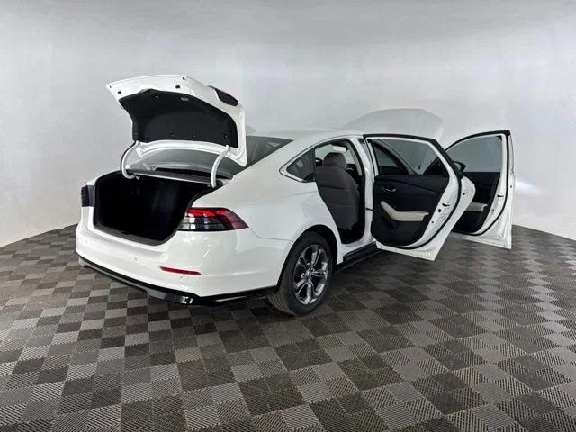 Used 2025 White Honda EX-L image 17