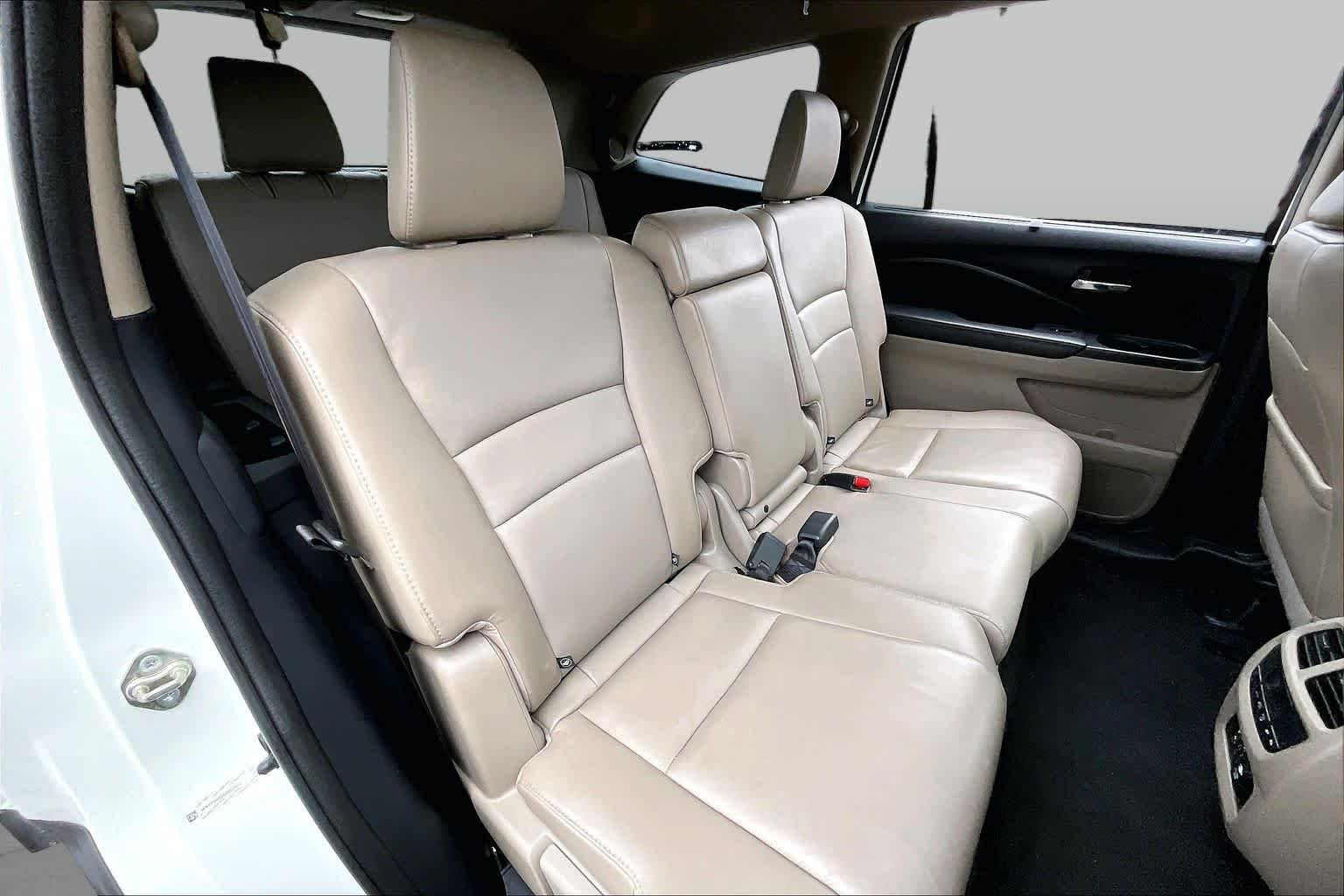 Used 2016 White Diamond Pearl Honda Touring image 20