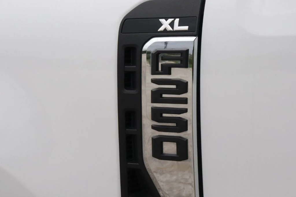 Used 2023 Oxford White Ford XL image 28