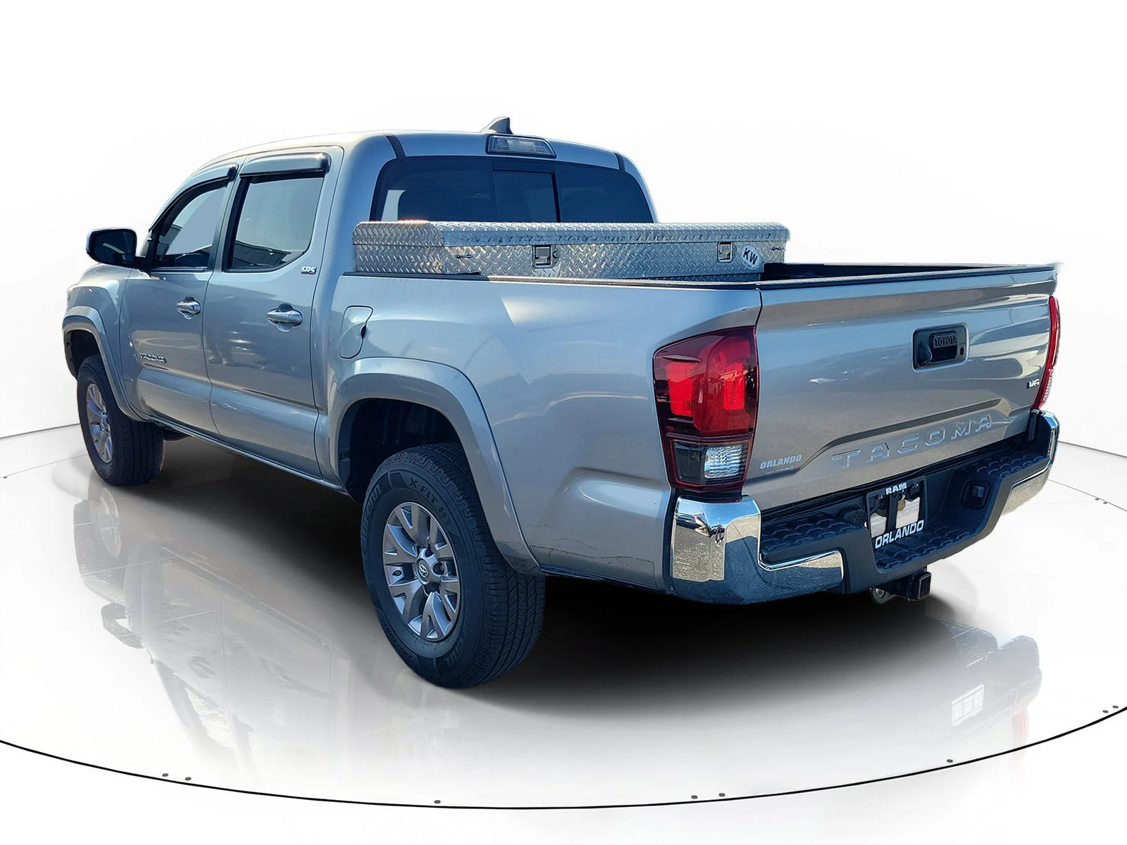 Used 2018 Silver Sky Metallic Toyota SR5 image 4