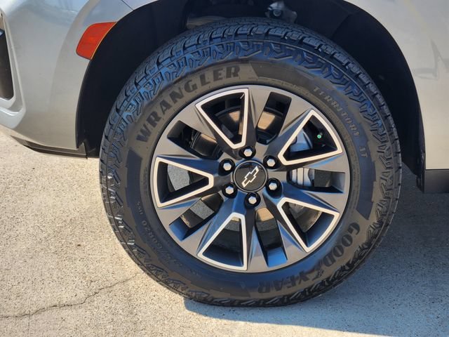 Used 2023 STERLING GRAY METALLIC Chevrolet Z71 image 16