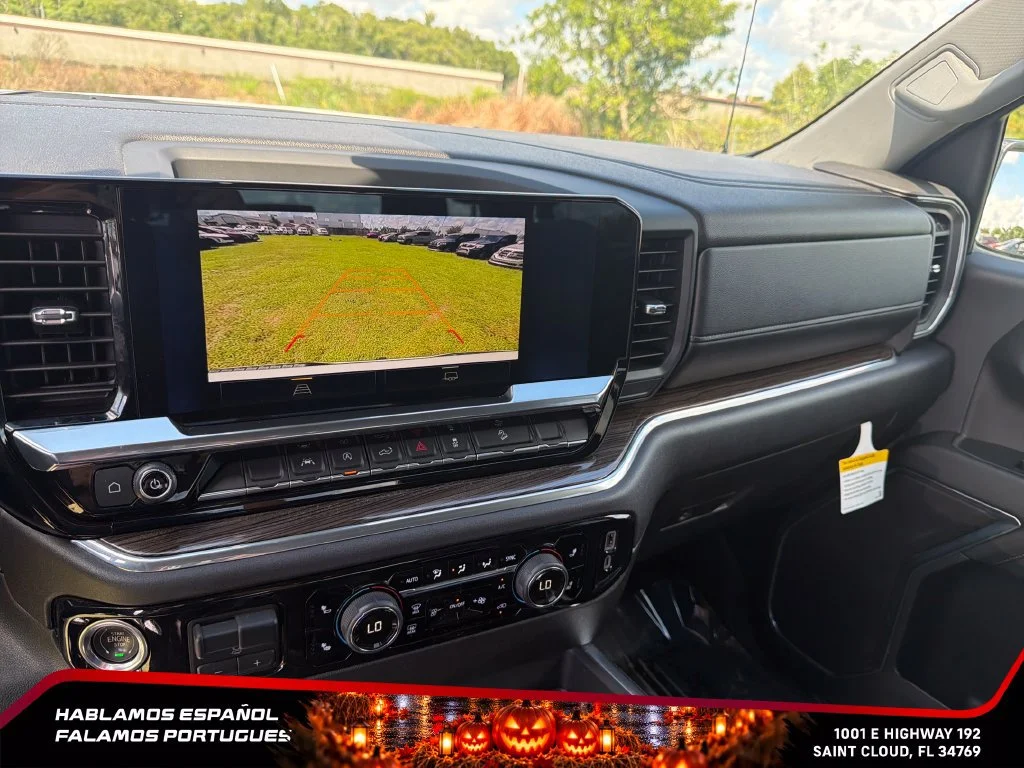 Used 2023 SUMMIT WHITE Chevrolet RST image 25