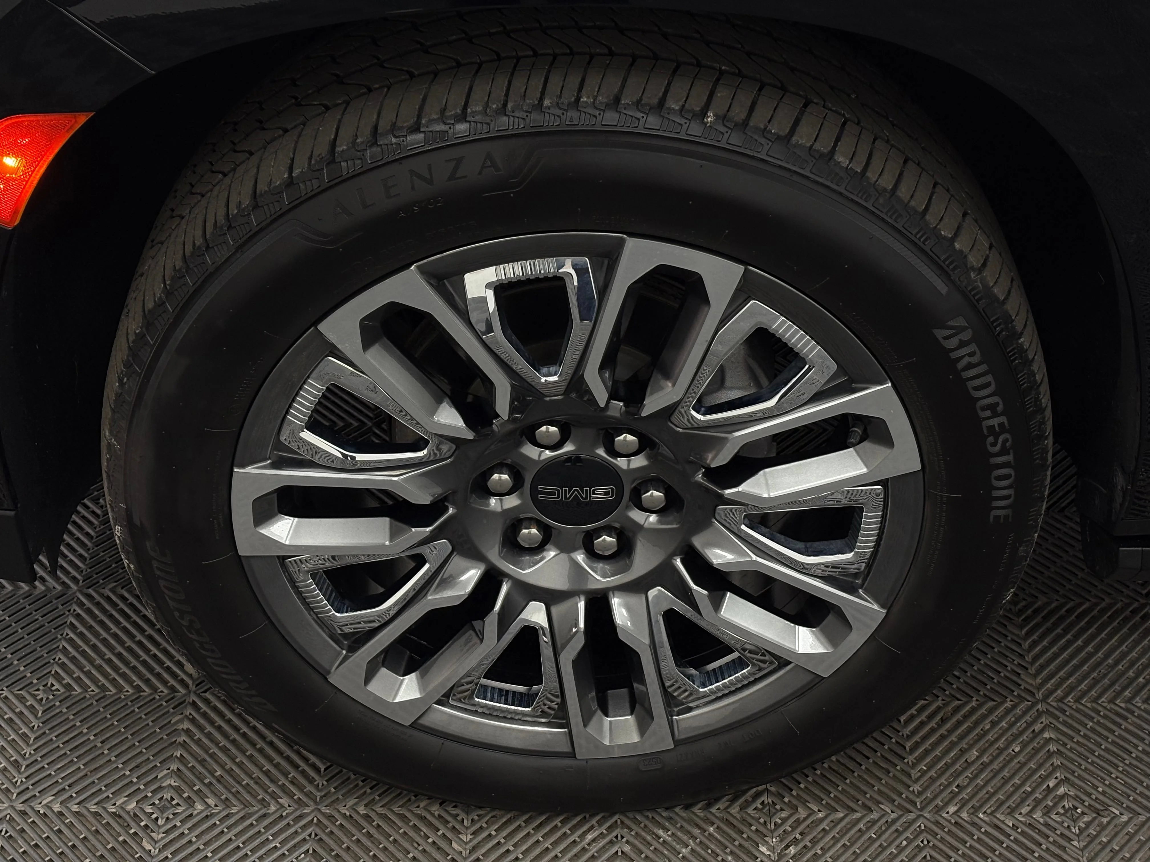 Used 2023 Onyx Black GMC Denali Ultimate image 18