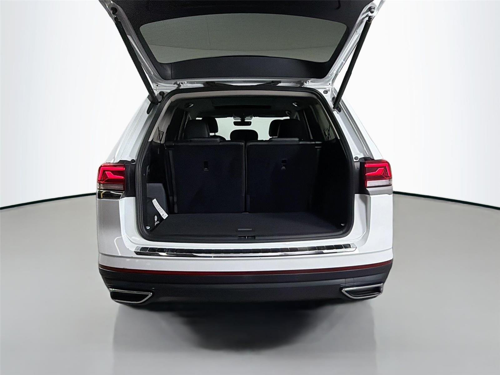 Certified Used 2023  Volkswagen 2.0T SE w/Technology image 24