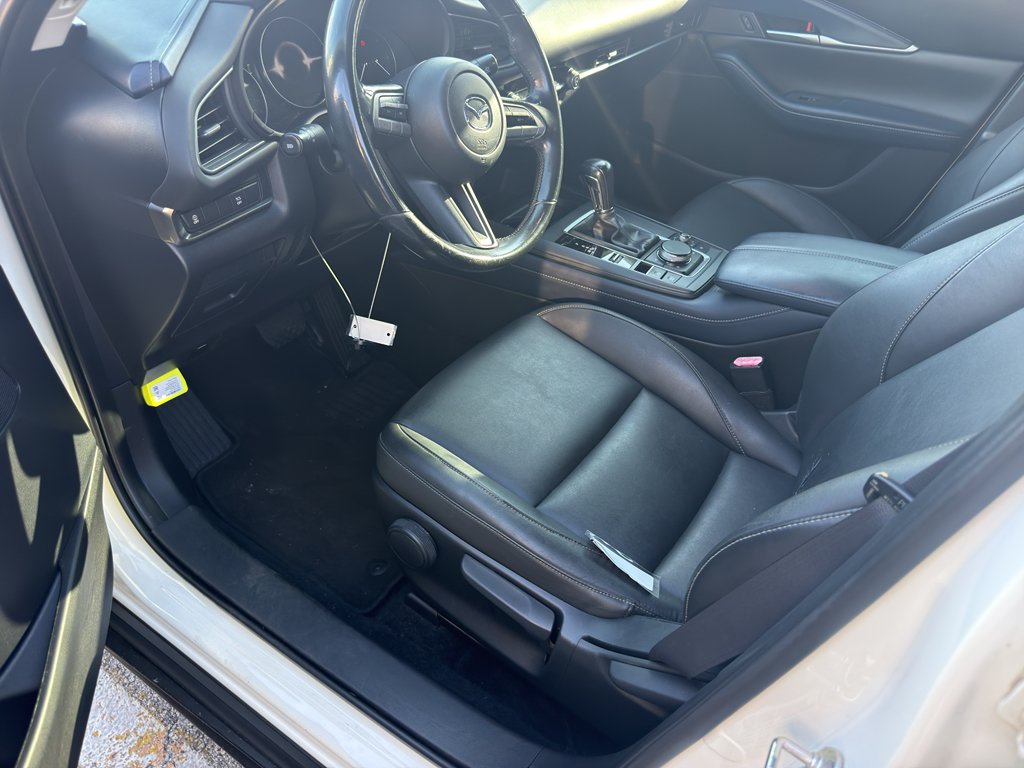 Used 2021 Snowflake White Pearl Mica Mazda Select image 5
