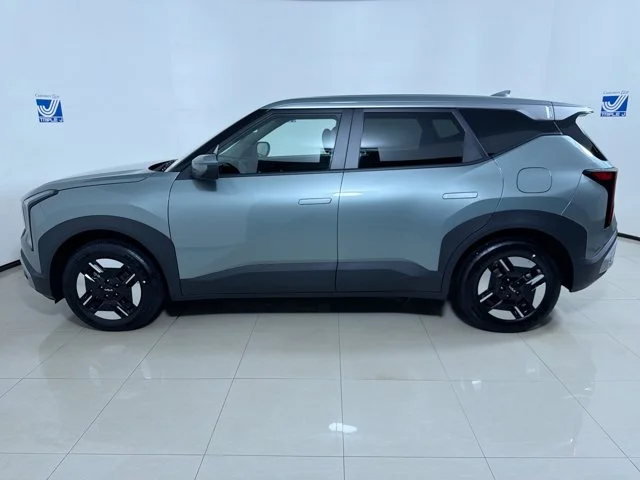 New 2027 ICEBERG GREEN Kia LX image 5