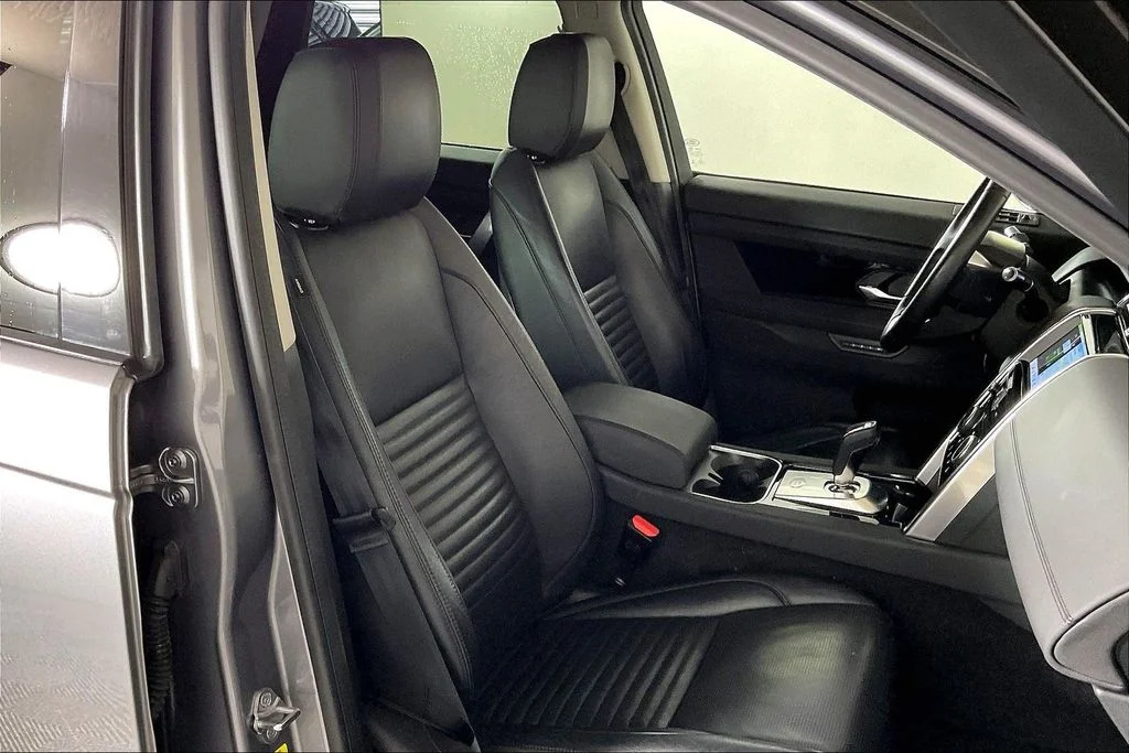 Used 2020  Land Rover SE image 6