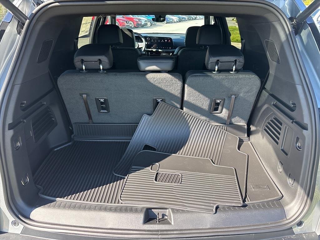 2027 Chevrolet Traverse LT - Photo 26