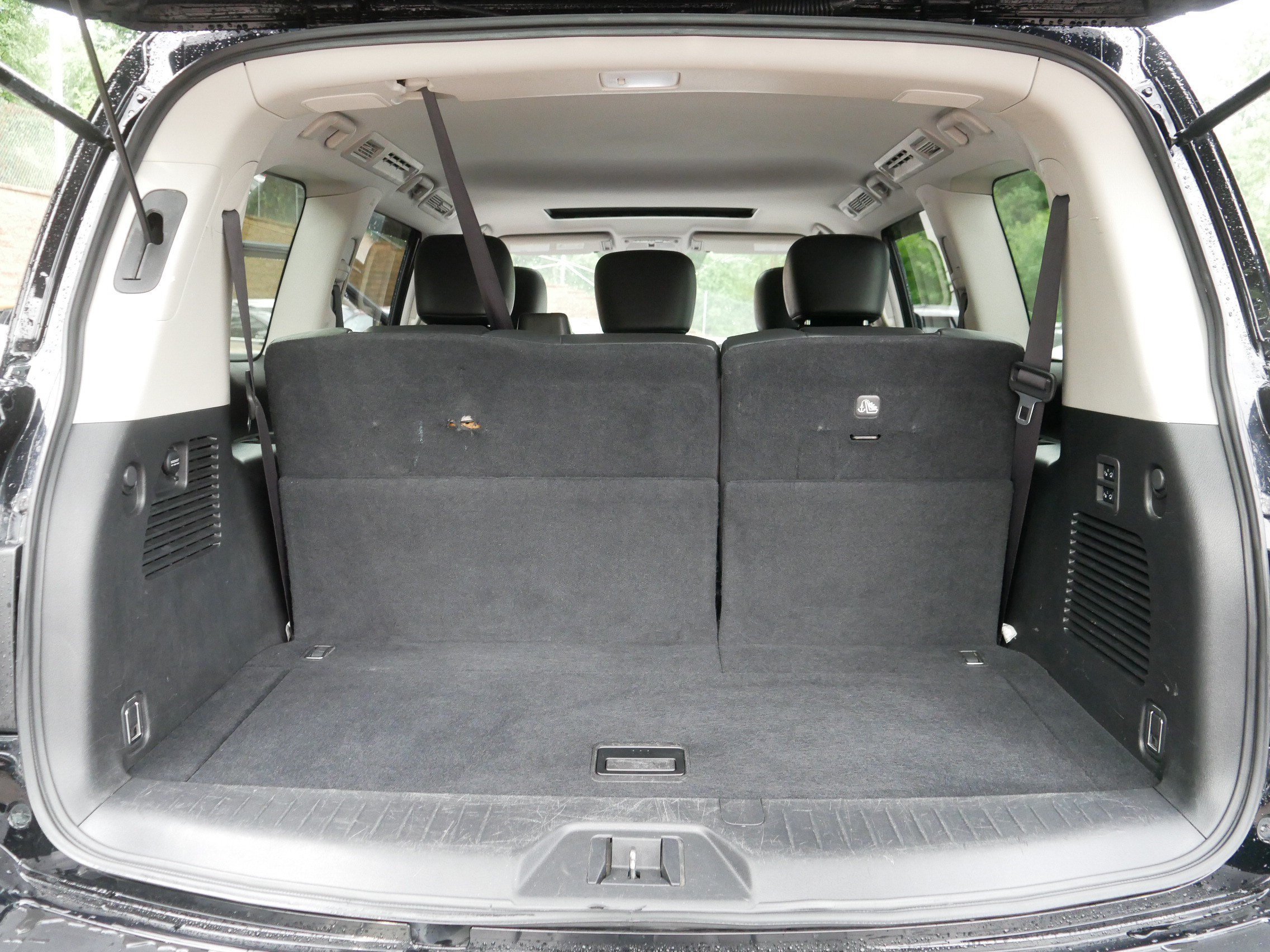 Used 2019 Super Black Nissan SL image 18