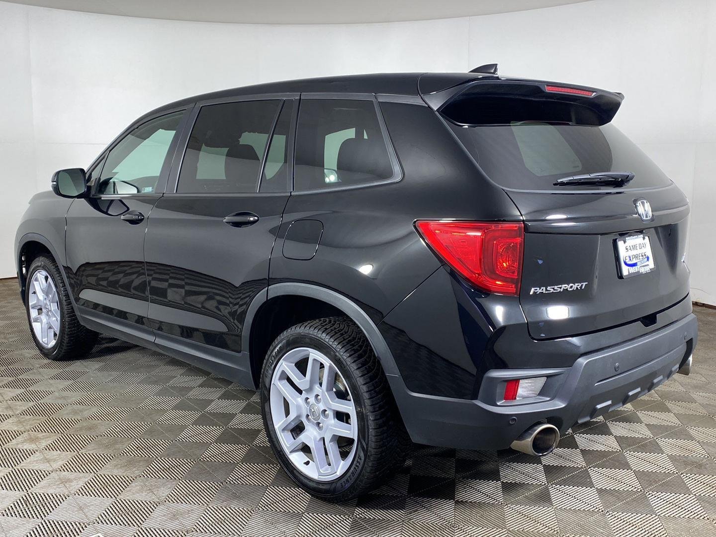 Used 2024 Crystal Black Pearl Honda EX-L image 4