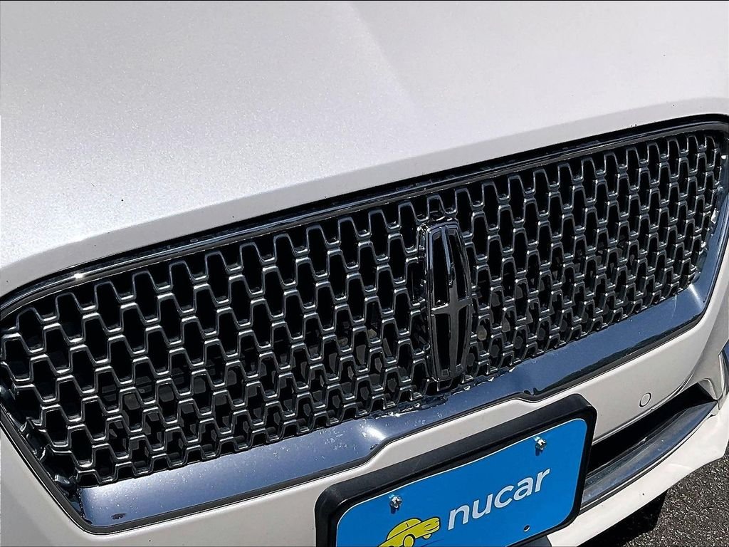 Used 2017 White Lincoln Reserve image 30
