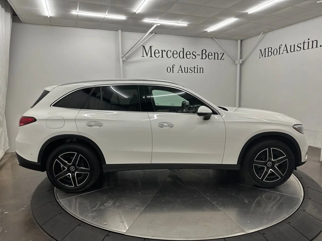 New 2027 White Mercedes-Benz GLC 300 image 8