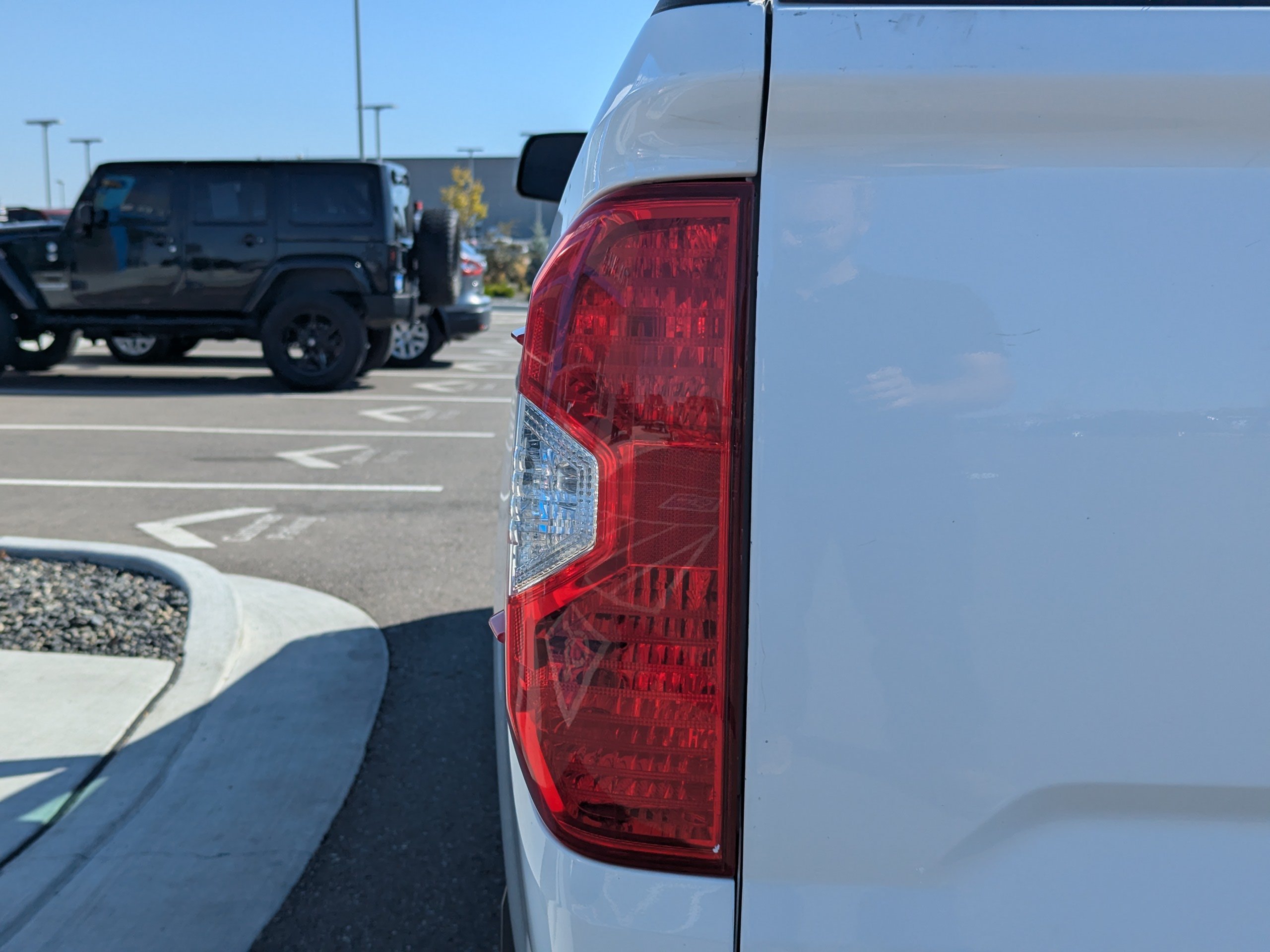 Used 2018 White Toyota SR5 image 41