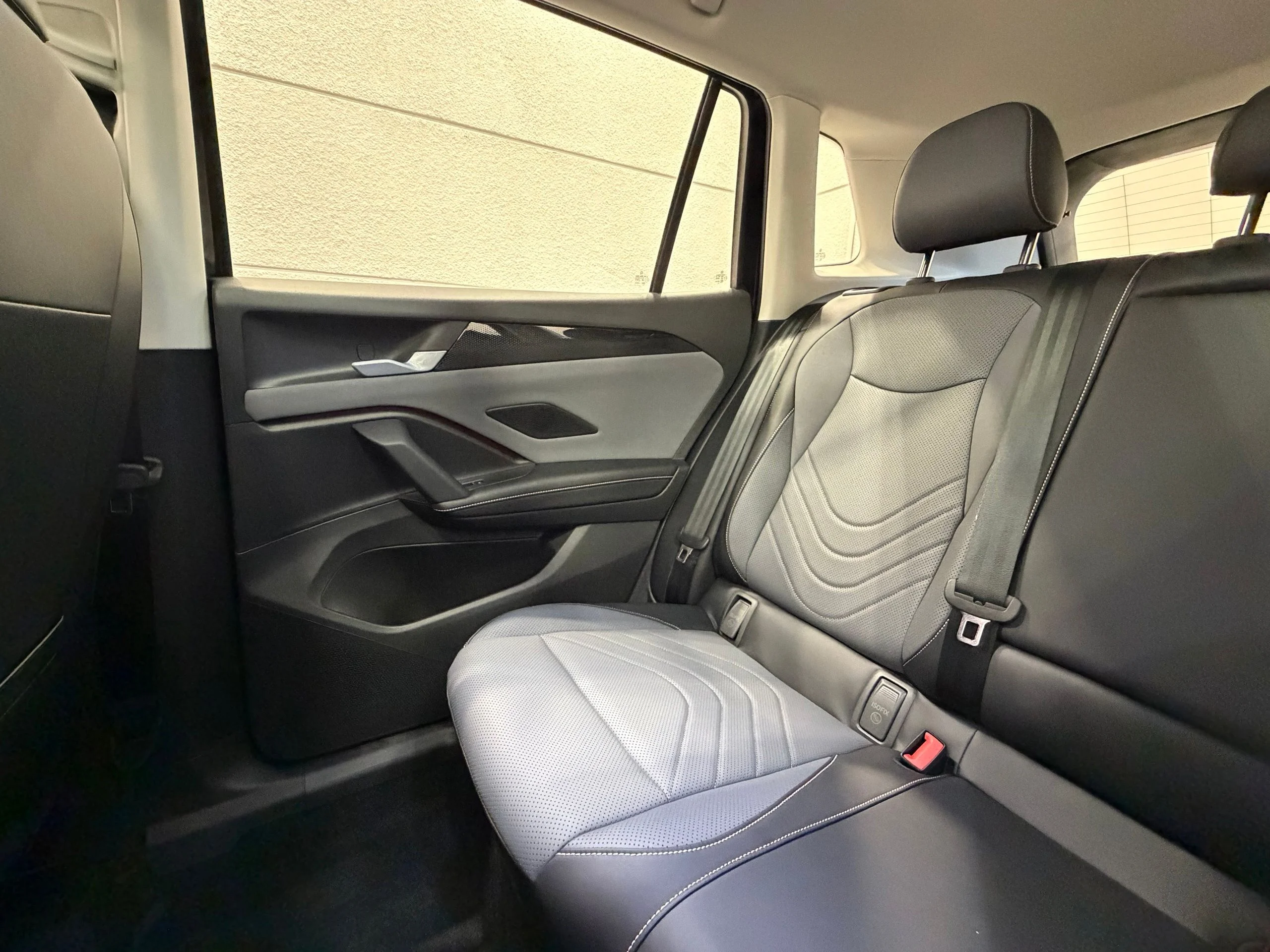 New 2026 Black Volkswagen 2.0T SE image 32