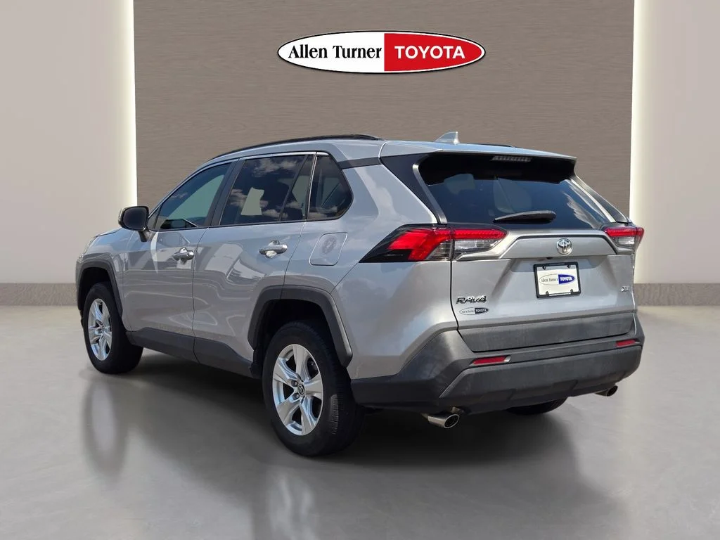 Used 2021 Silver Toyota XLE image 8