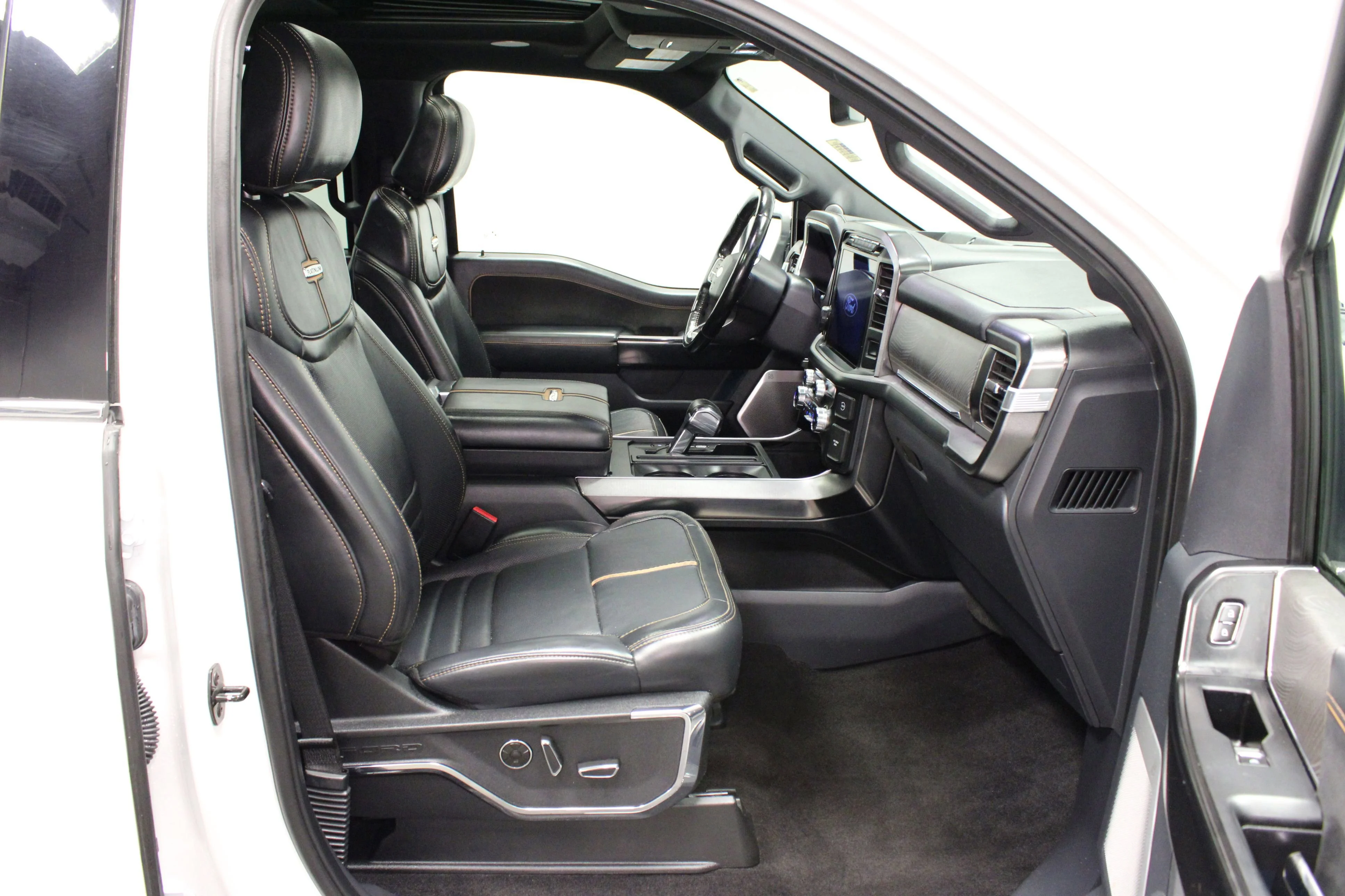 Used 2022 Star White Metallic Tri-Coat Ford Platinum image 17