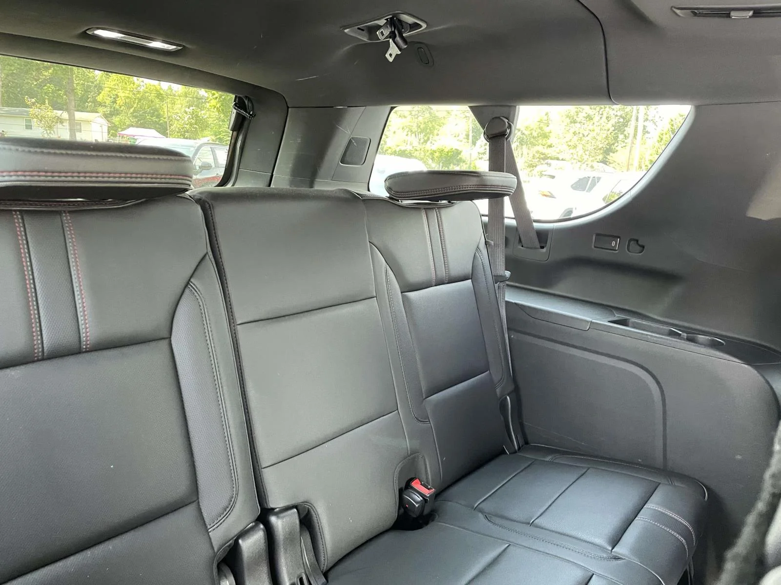 2021 Chevrolet Suburban RST - Photo 12