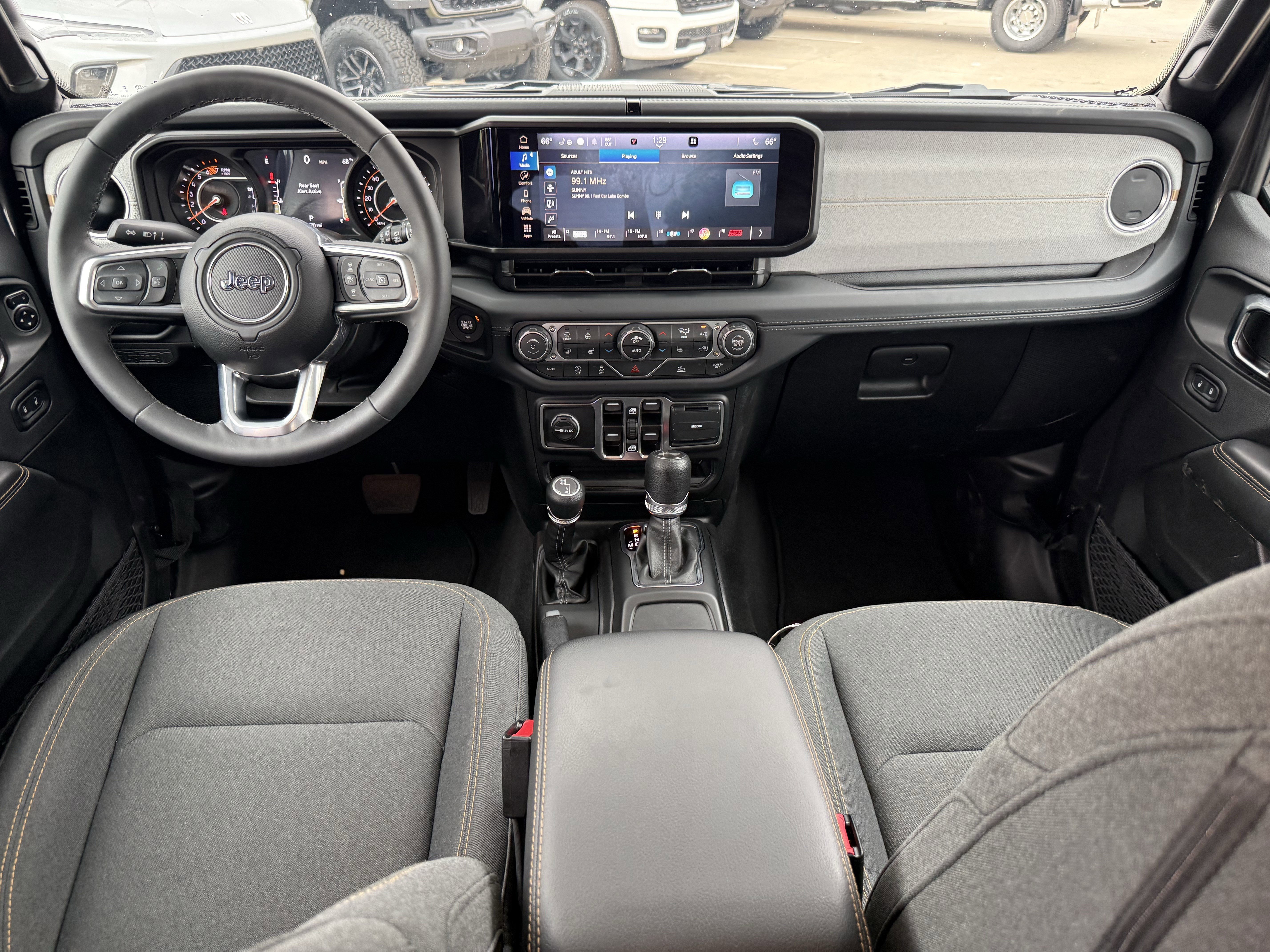 Used 2025 Granite Crystal Metallic Clearcoat Jeep  image 13