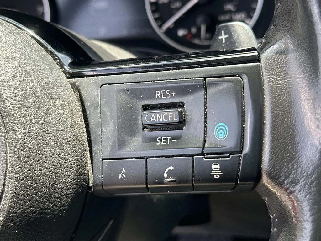 Used 2023 Super Black Nissan SL image 28