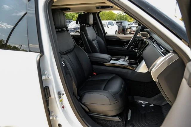 New 2026 Fuji White Land Rover SE image 44