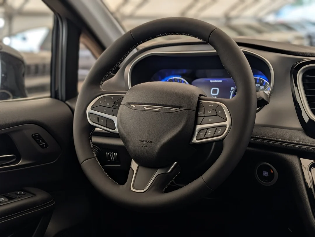 New 2027 Black Chrysler Select - - FWD - Stow n Go Seating - Adaptive Cruise - Apple CarPlay & More! image 16