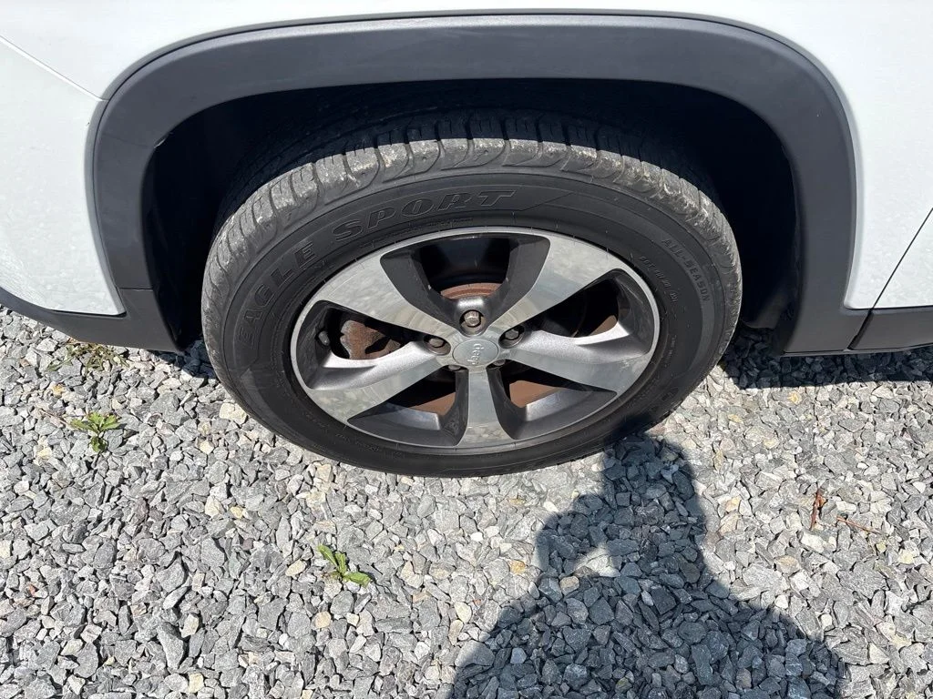 Used 2019 White Jeep Limited image 5