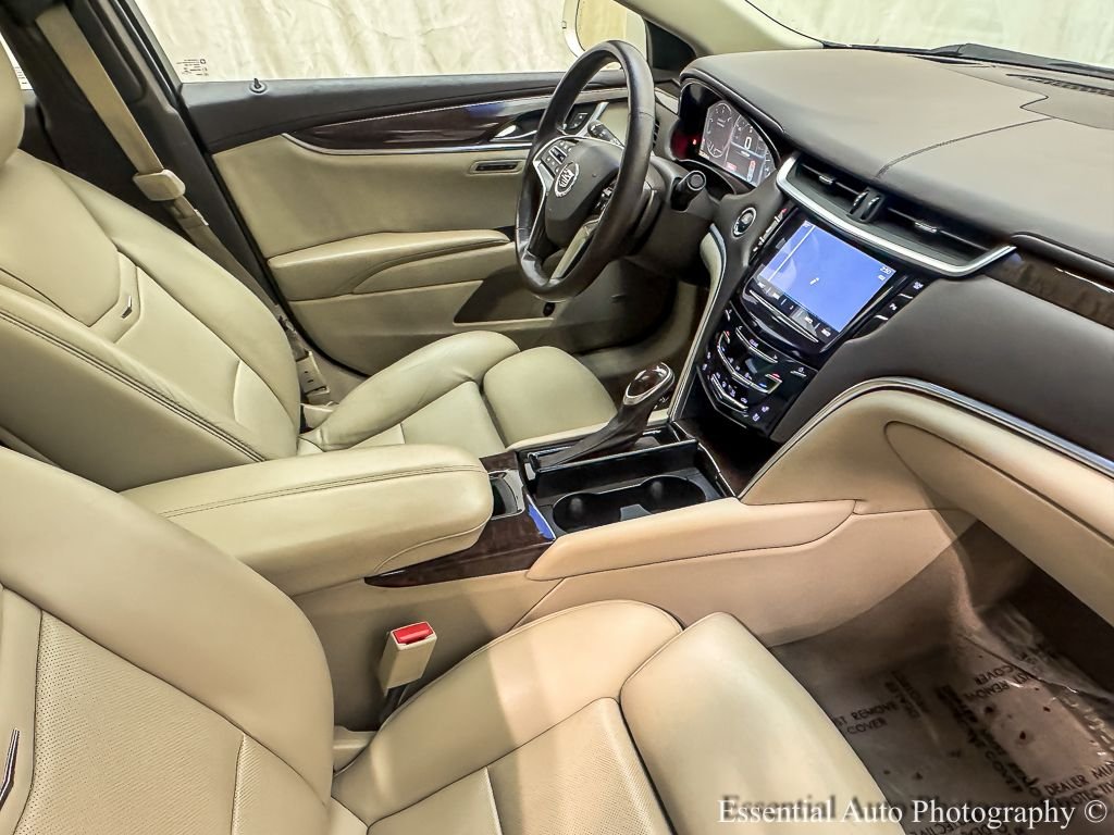 Used 2013 White Diamond Clearcoat Cadillac Premium image 27