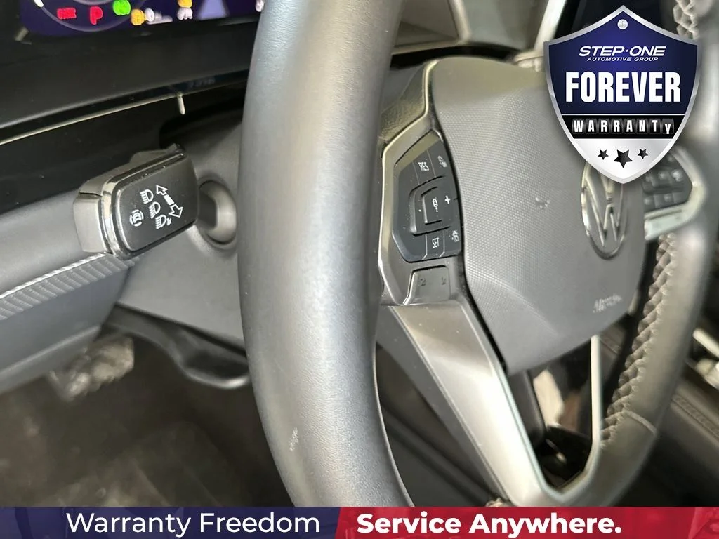 Used 2025  Volkswagen 2.0T SE w/Technology image 20
