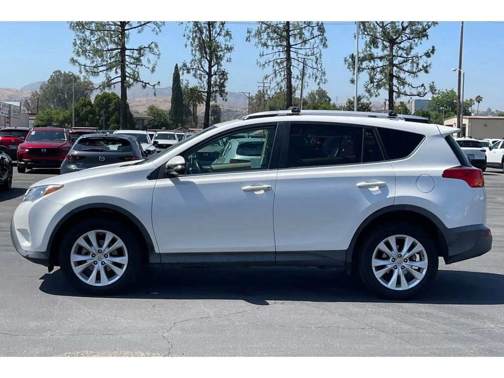 Used 2013 Blizzard Pearl Toyota Limited image 2