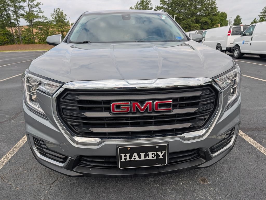 Used 2024 Silver GMC SLE image 27
