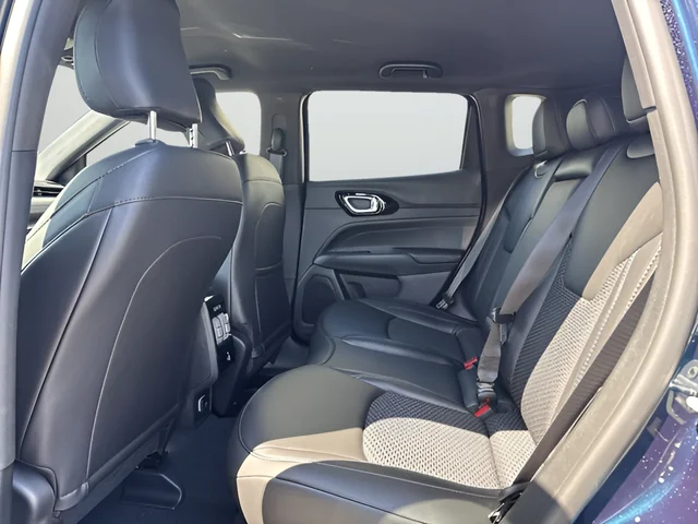 New 2026 Fathom Blue Pearl-Coat Exterior Paint Jeep Latitude image 12
