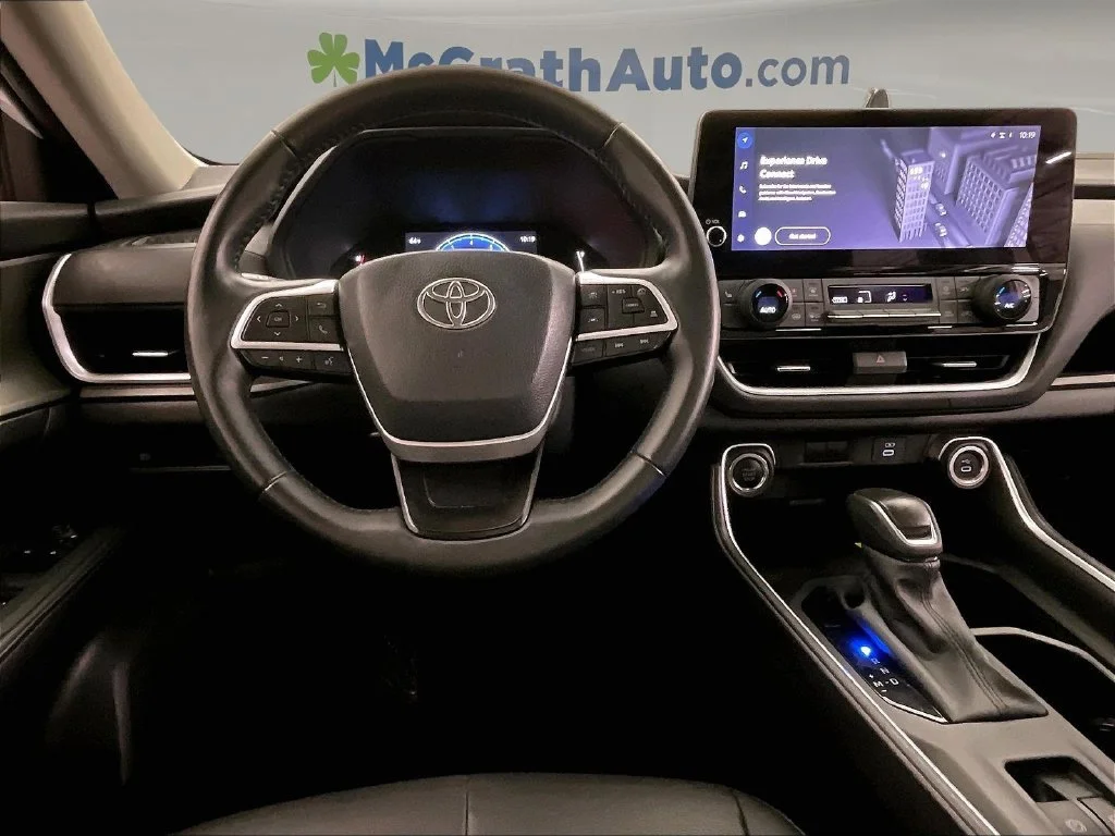 Used 2025 Beige Toyota XLE image 7