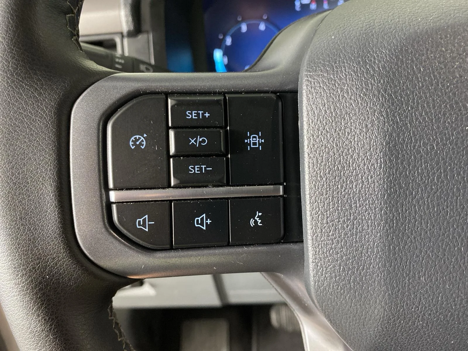 Used 2025 Iconic Silver Ford XLT image 14