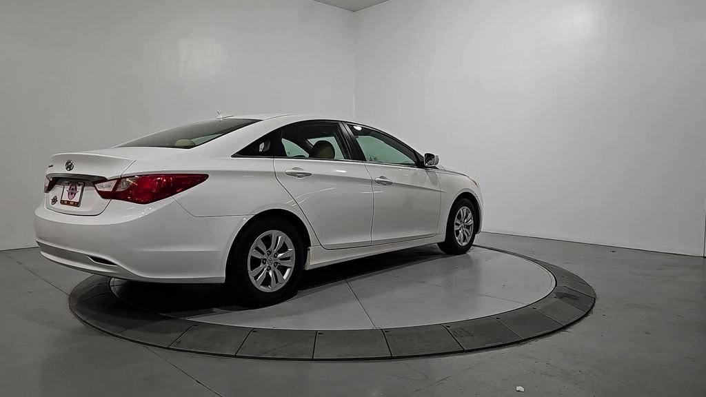 Used 2012 White Hyundai GLS image 5