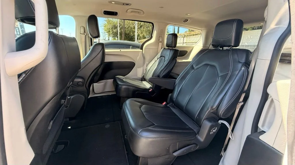 Used 2023 White Chrysler Touring L image 6