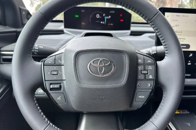 New 2026 Wind Chill Pearl with Midnight Black Metallic roof <sup>1</sup> Toyota  XSE image 27