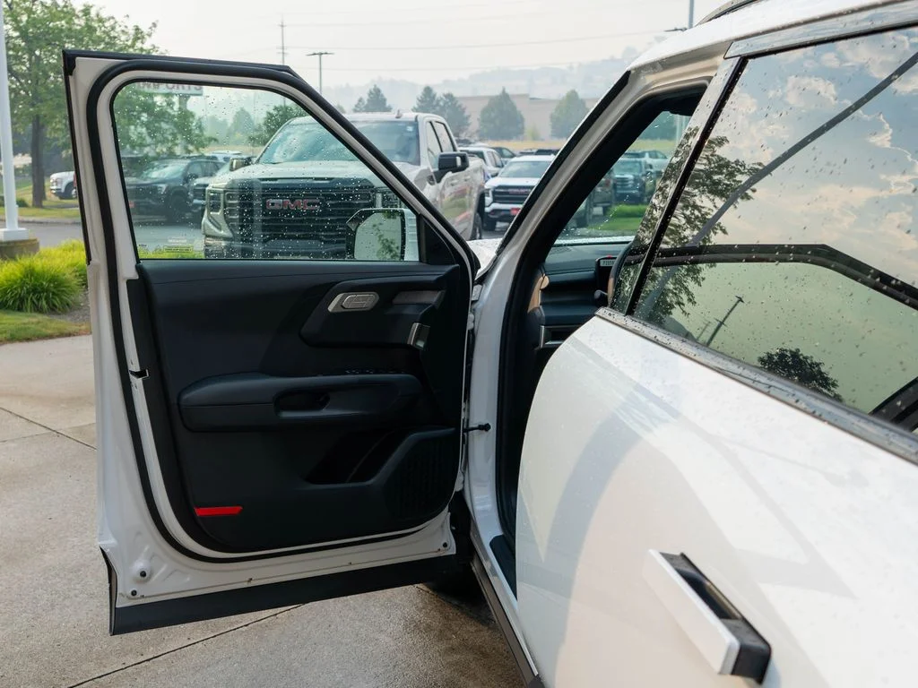 New 2027 Glacial White Pearl Kia S image 18