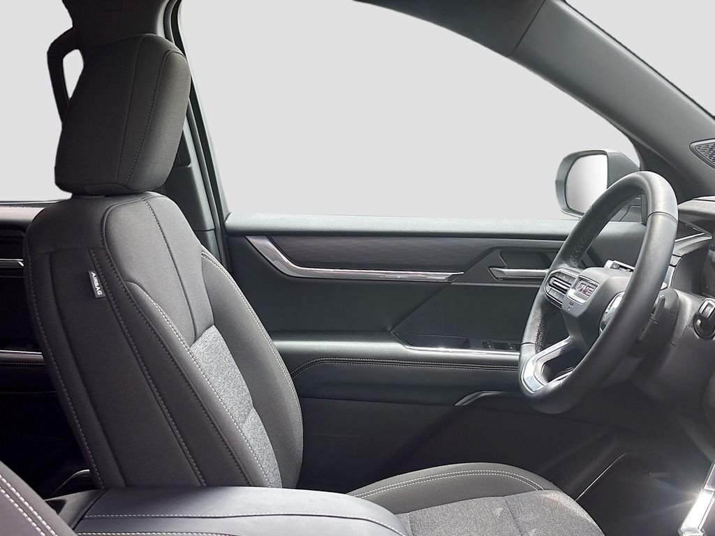 Used 2025 Summit White GMC Elevation image 25