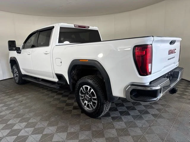 Used 2022 White GMC SLE image 6