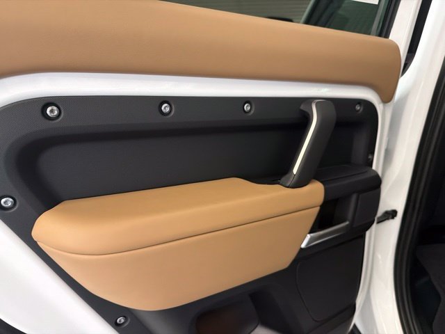 New 2026 Fuji White Land Rover X-Dynamic SE image 14