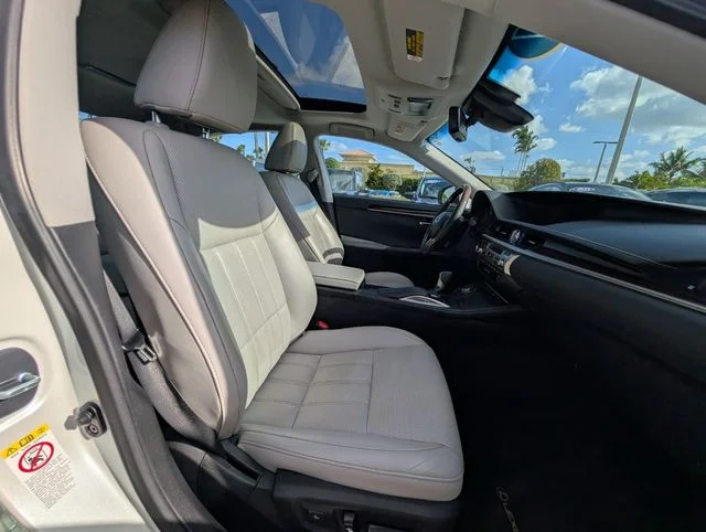 2017 Lexus ES 350 - Photo 15