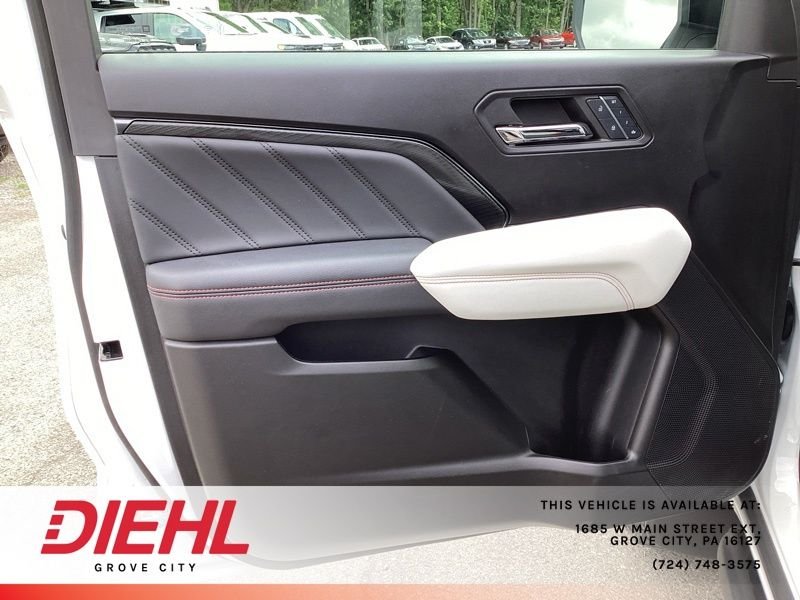 Used 2024 White GMC AT4X image 20