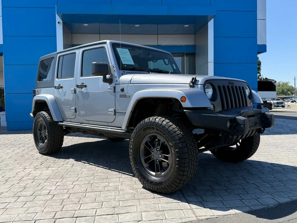 Used 2018 Silver Jeep Unlimited Sport image 4